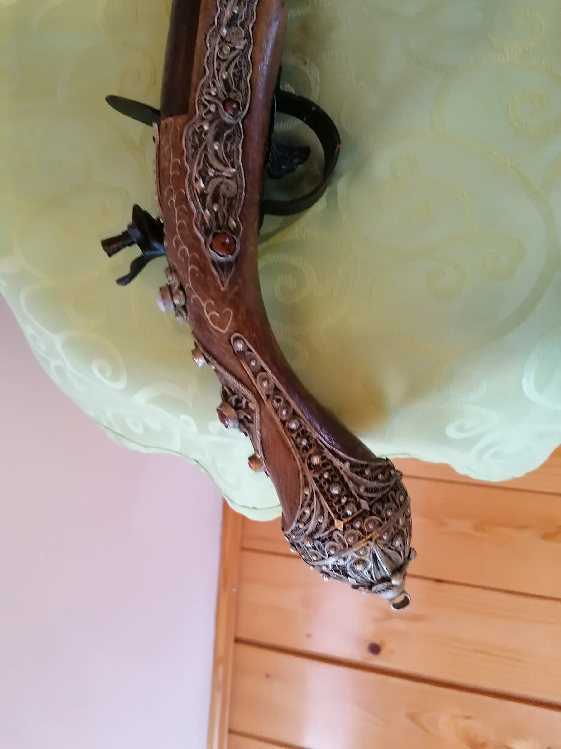 Kubura sa filigranskim metalnim radom 6