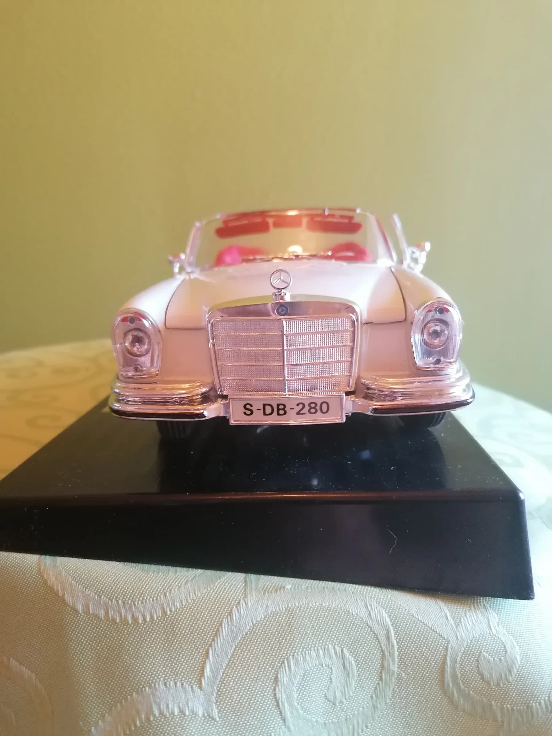Mercedes Benz 280 SE - model 1966. - 1/18 - Tchibo 3