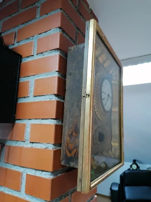 Zidni sat od mesinga i drva 2